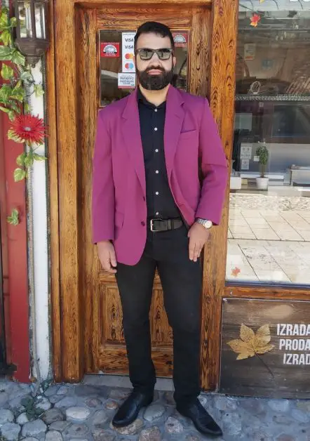 Leon Papo wearing a purple blazer. 